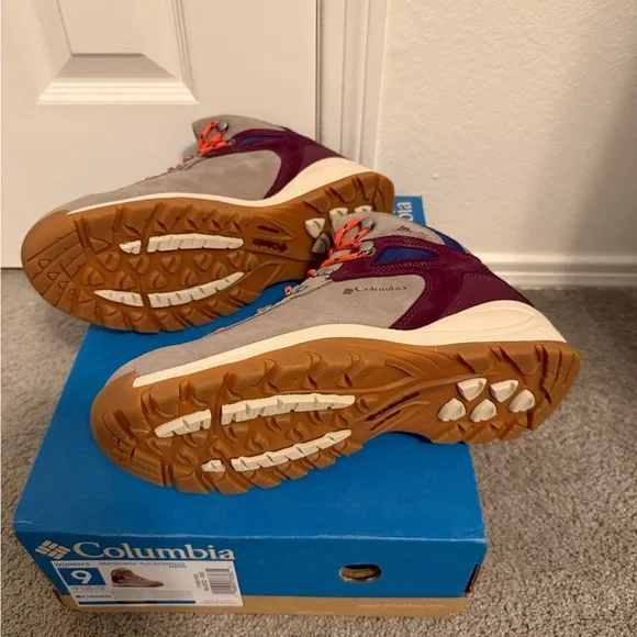 Columbia Women's Hiking Boots NWT - Picture 5 of 7